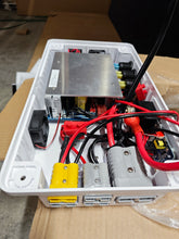Batterie-Box Premium mit Wechselrichter 1000W und 30A DCDC Wandler